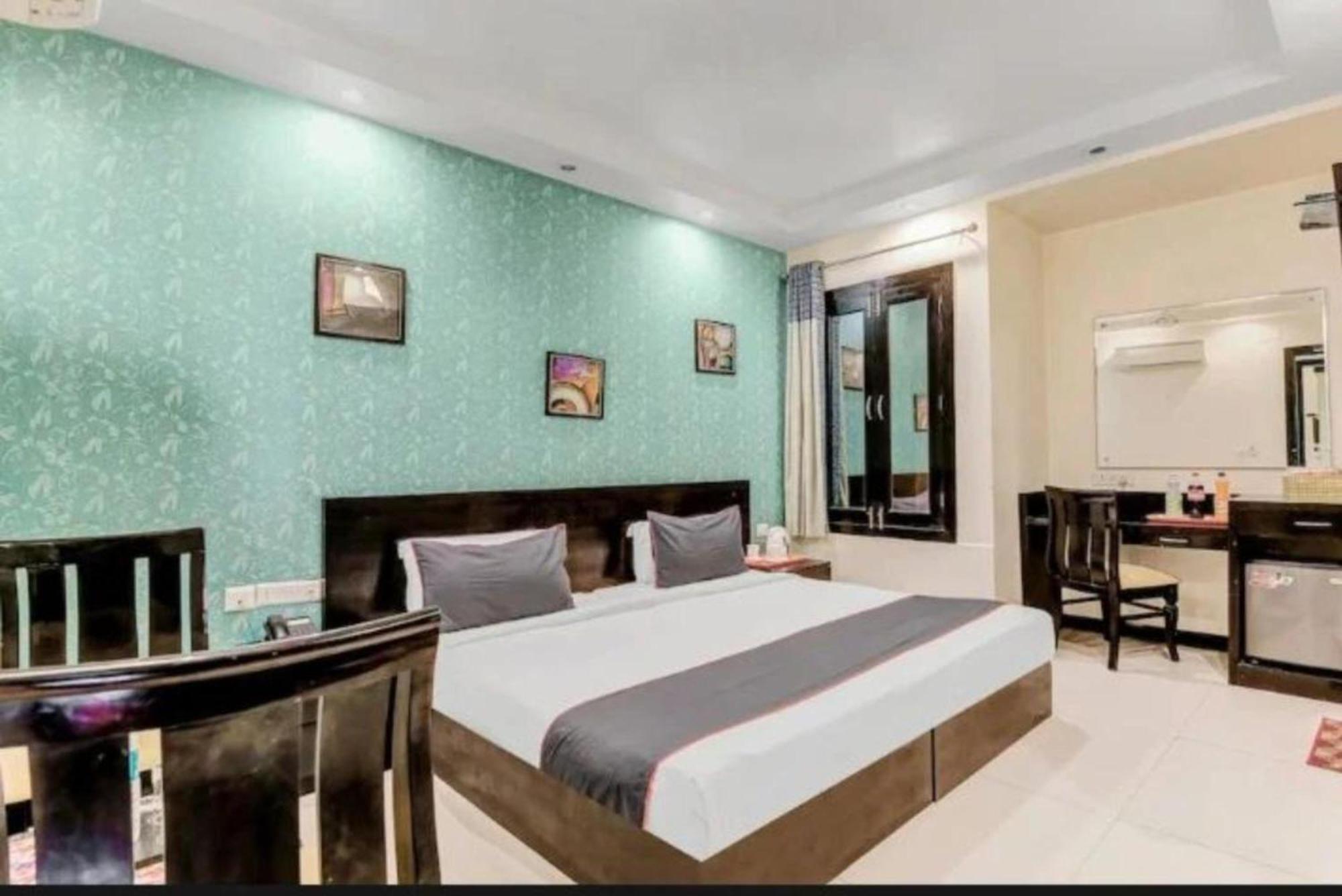 Paschim Vihar Hotel Delhi  Eksteriør billede