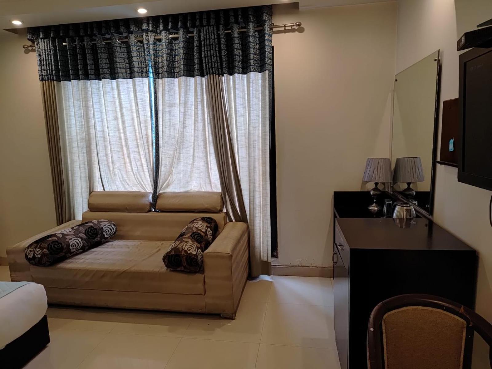 Paschim Vihar Hotel Delhi  Eksteriør billede