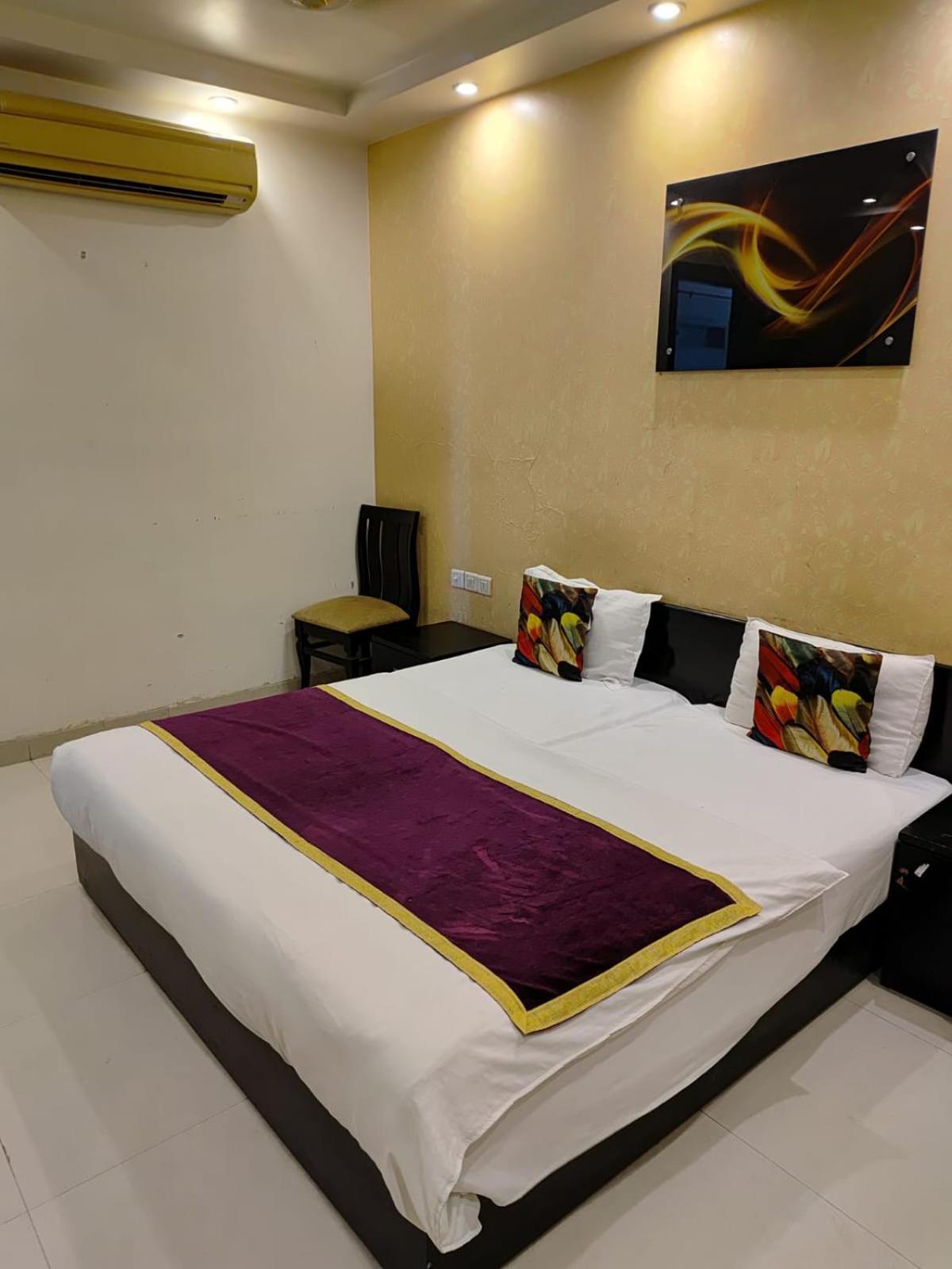 Paschim Vihar Hotel Delhi  Eksteriør billede